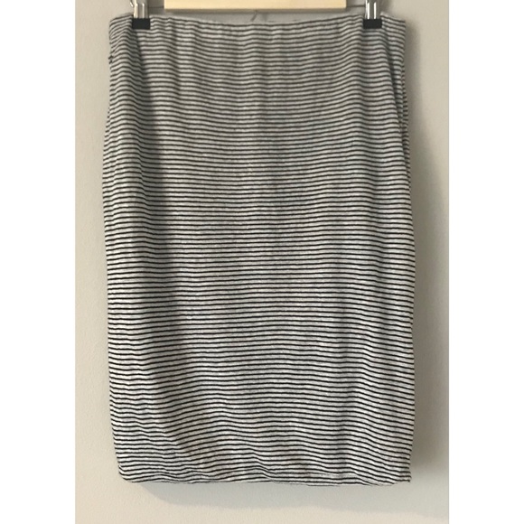❌SOLD❌Alice + Olivia Knit Skirt - Picture 3 of 3